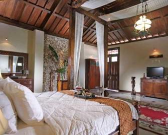 Joglo Plawang Boutique Villa - Pakem - Schlafzimmer