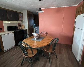Dorothy's Hideaway, 3 Bed, 2 Bath, Near Devils Tower National Monument. - Hulett - Comedor