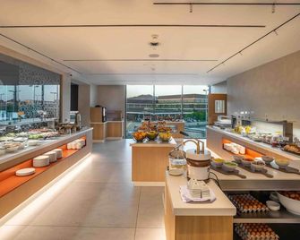 Rafa Nadal Residence - Manacor - Buffet