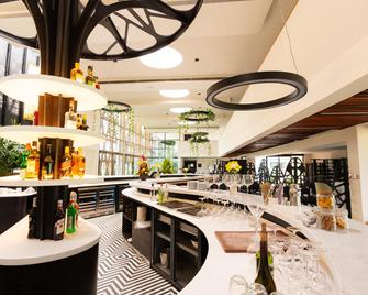Onomo Hotel Abidjan - אביג'אן - בר