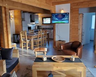 Chalet in a quiet location (5mn Gérardmer), 2000m2 nature plot in a small hamlet - Le Tholy - Salon