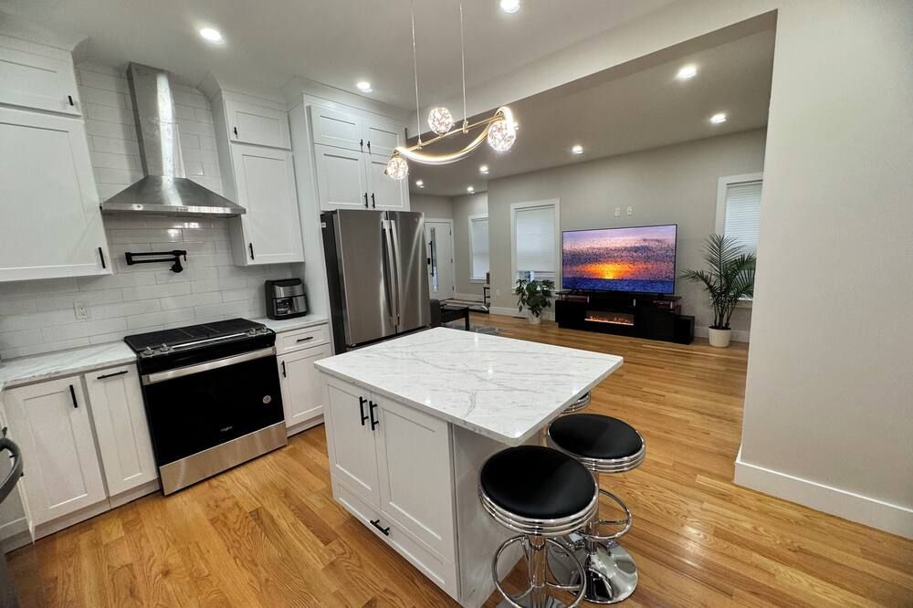Modern/Luxury Condo Norwood
