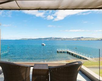 Millennium Hotel & Resort Manuels - טאופו - מרפסת