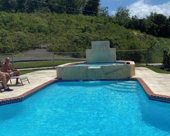 Charming 3-bedroom condo with pool and pickle ball in delightful Quebradillas - Quebradillas - Pool