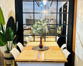 Happy Nest @ La Bella - Mandaue City - Sală de mese