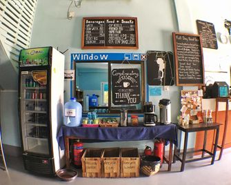 Song of Travel Hostel - Nyaungshwe - Front desk