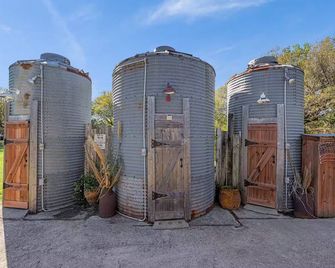 Big Rocks on the Brazos River Retreat - Waco