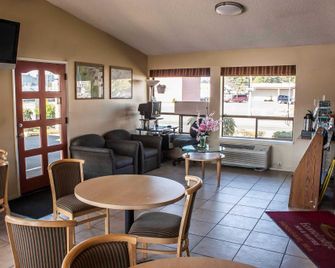 Inn & Suites - Hoquiam - Lobby