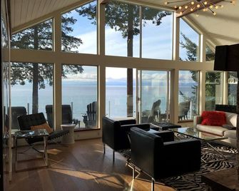 Driftwood Beach House-Horizon Suite: Oceanfront Luxury on the Sunshine Coast - Sechelt - Obývací pokoj