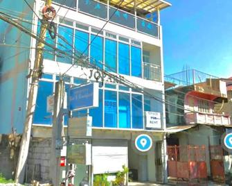 Patricios Apartelle Taguig - Manila - Edificio