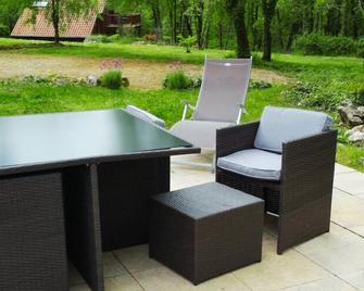 Perigordian golf course house sleeps 6 - Lachapelle-Auzac - Patio