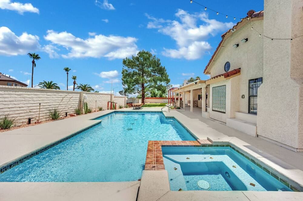 Modern 2-Bedroom w/ Pool - לאס וגאס - בריכה