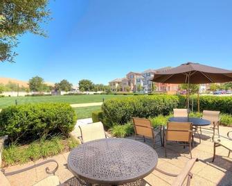 Luxurious 2 bed 2 bath Townhome - Livermore - Patio