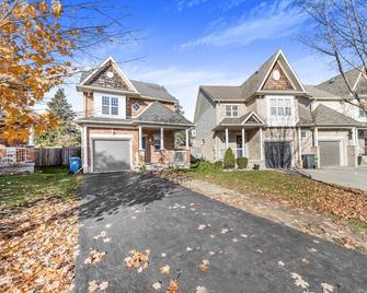 Hanlon Creek Gem Close To U Of G 3 Bedroom - Guelph - Building