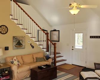 Escape To The Lake! - Lavonia - Living room
