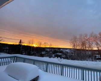 Updated 3 bed 1 bath home in Red Lake ON - Red Lake - Balcony