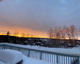 Updated 3 bed 1 bath home in Red Lake ON - Red Lake - Balcony