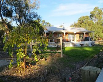 Honeyeater Cottage - Wandin North - Edificio