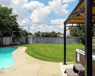 Private Pool, Hot Tub & Outdoor Grill In Okc - Oklahoma City - Pool