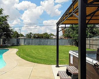 Private Pool, Hot Tub & Outdoor Grill In Okc - Oklahoma City - Pool