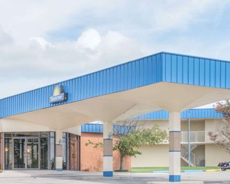 Days Inn by Wyndham St Clairsville - Saint Clairsville - Budova