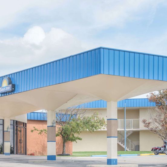 Building view of Days Inn by Wyndham St Clairsville