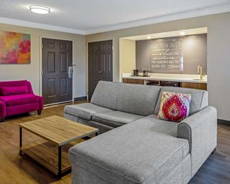 La Quinta Inn & Suites by Wyndham San Francisco Airport N - South San Francisco - Living room