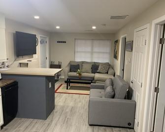 Quiet & Comfortable 5min 6flags - Austell - Living room