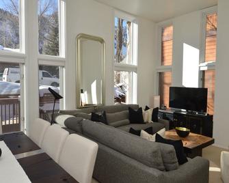 Old Hundred by Frias Properties - Aspen - Huiskamer