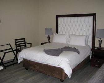 4 Seam Guest House - Delmas - Bedroom