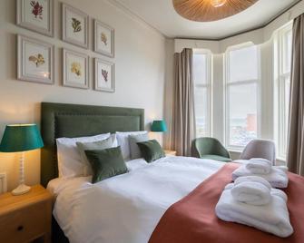 Cliftonville Hotel - Cromer - Bedroom