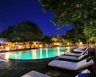 باجان ثاندي هوتل - باغان - حوض السباحة