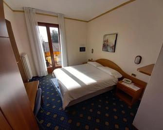 Hotel Prealpi - Castione della Presolana - Bedroom