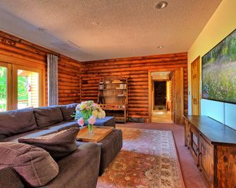 Amazing Vermont Estate with 2 houses, 11 bedrooms, a pool, sauna, and gameroom! - Peru - Sala de estar