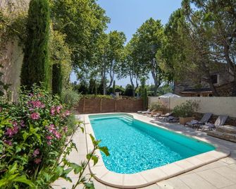 Hotel Mistral - Mas-Blanc-des-Alpilles - Pool
