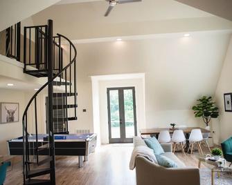 \'The Primm Loft\' Private, Spacious, Clean & New - Murfreesboro - Sala de estar