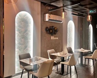 Seaview Hotel - Umm Lajj - Restaurant