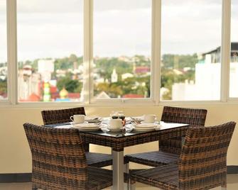 Big Fish Hotel - Manado - Comedor
