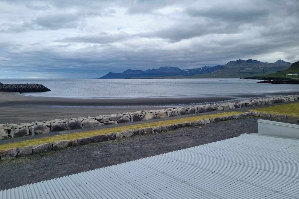 Við Hafið Guesthouse