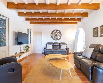 Finca Eleonora - quiet, big garden and pool, Free WiFi and AC, Sonos - Mahon - Salon