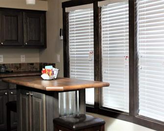 Texas Oak - Beautiful New Tiny Cottage - Perfect Family Getaway - Aransas Pass - Kitchen
