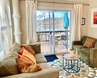 Many perfect sunsets at the magical house on the lake - Stone Ridge - Living room