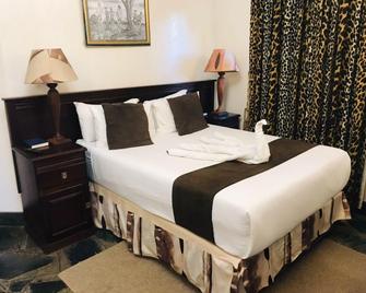 The Big Five Lodge - Gaborone - Bedroom