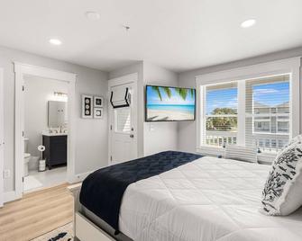 40 Steps to Beach! 3BR Luxury Oasis! Pool + Views! - Mexico Beach - Habitación