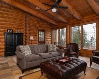 Executive Residence On Lake Michigan With Amazing Sunsets And Fall Colors! - Ellsworth - Living room