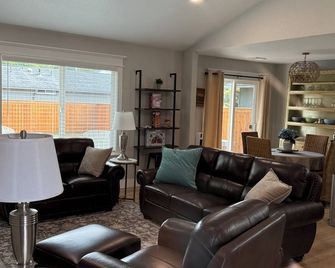 The Sutter Escape - New! - McKinleyville - Sala de estar