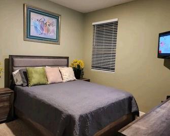 Spacious Atlanta Beauty minutes from the airport. - Union City - Habitación