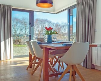 2 Bedroom Accommodation In Lochgilphead - Lochgilphead - Dining room