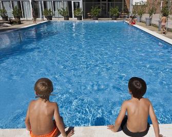 InOut Hostel Barcelona - Barcelona - Pool