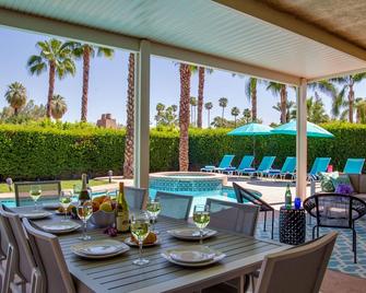 Lions Gate Estate - Walled & Gated Estate Home. Walk to Town - Palm Springs
